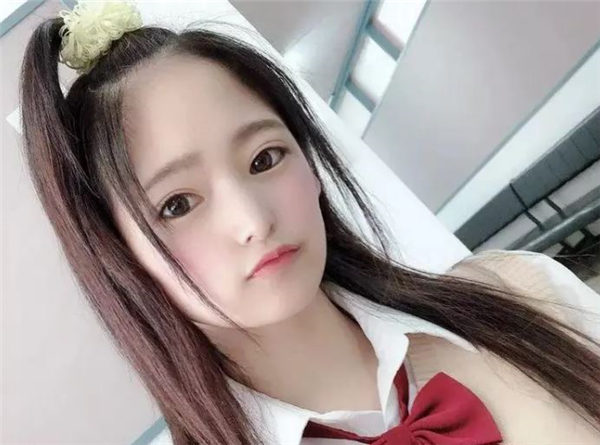 渚光希(渚みつき)是谁 有小虎牙还是蛮可爱的(图1)