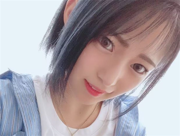 渚光希(渚みつき)是谁 有小虎牙还是蛮可爱的(图2)