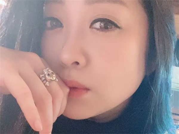 小向美奈子最近怎么样了 她瘦好多呀(图1)