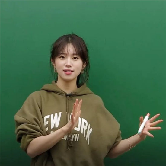 韩国美女数学老师朱睿知 她上课的时候人很多(图2)